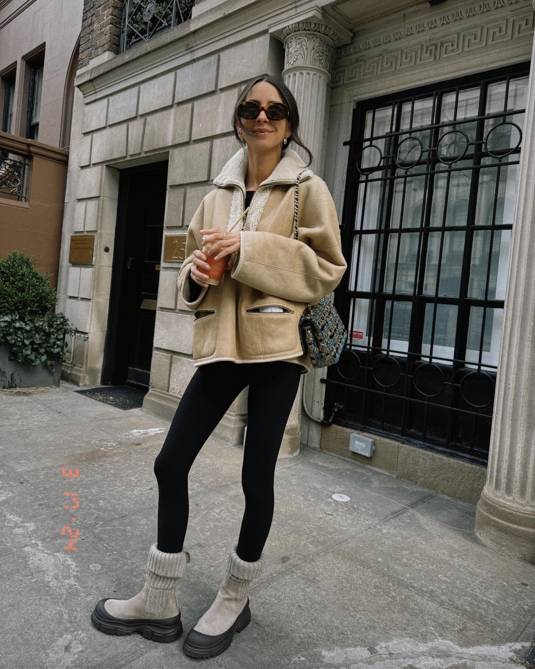 Как одеваться зимой 2026-2027: топ зимних образов на фото