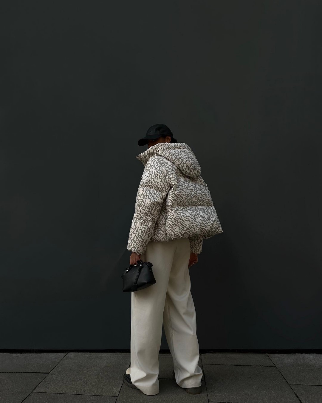 Как одеваться зимой 2026-2027: топ зимних образов на фото