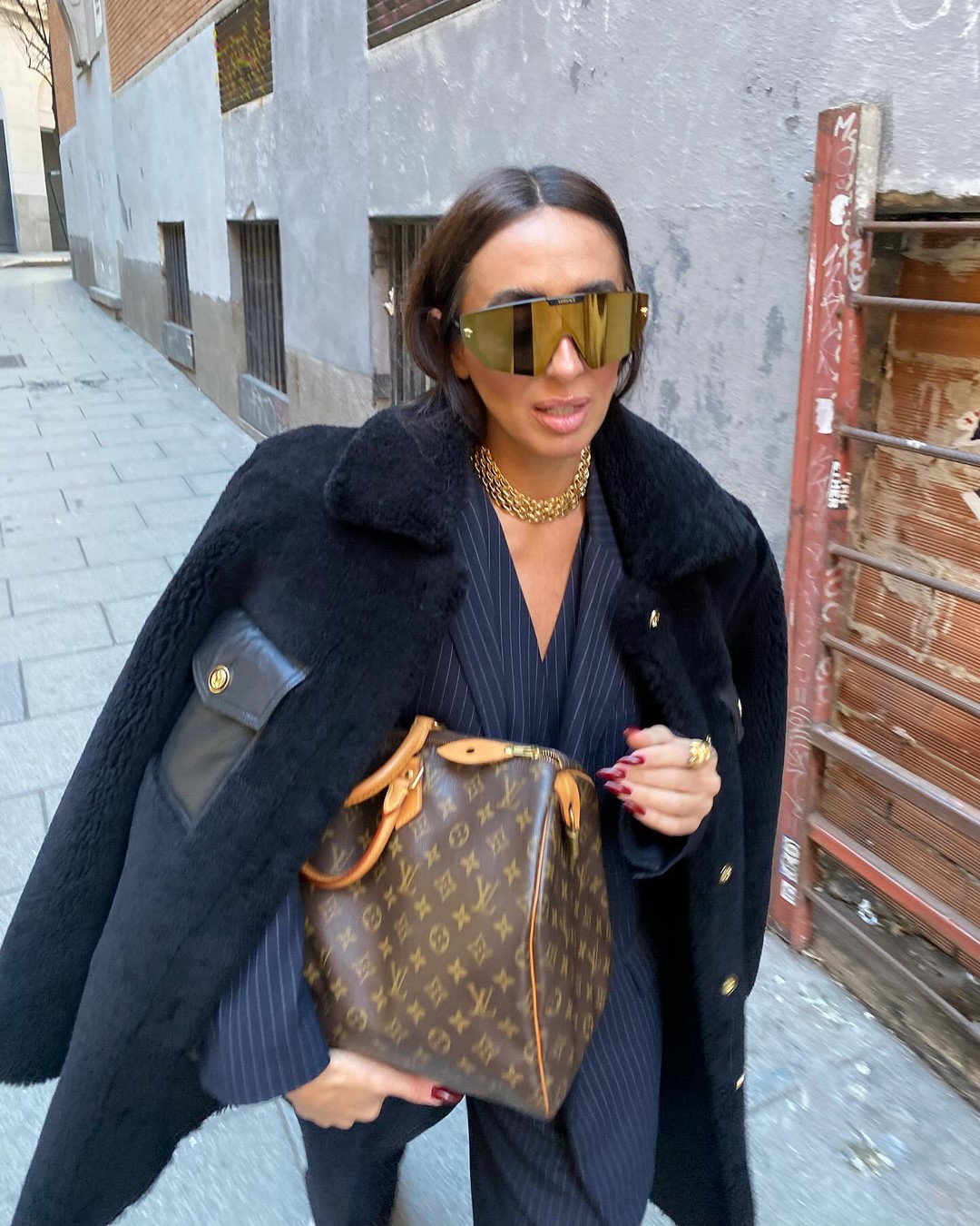 Как одеваться зимой 2026-2027: топ зимних образов на фото