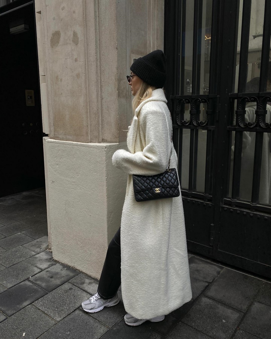 Как одеваться зимой 2026-2027: топ зимних образов на фото