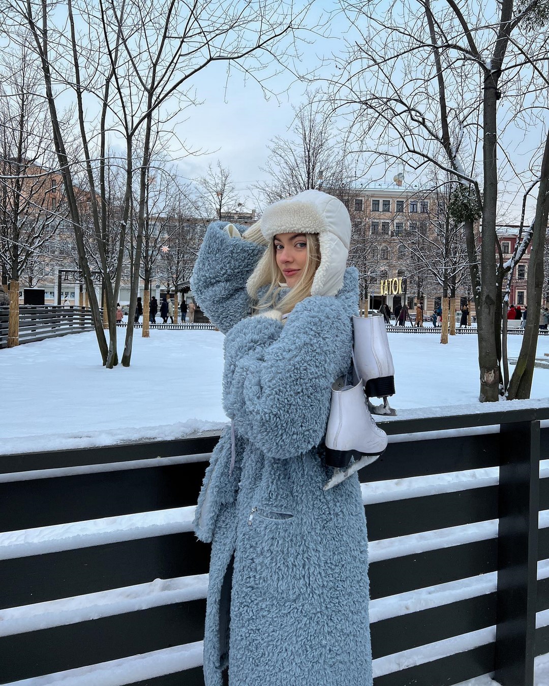 Как одеваться зимой 2026-2027: топ зимних образов на фото