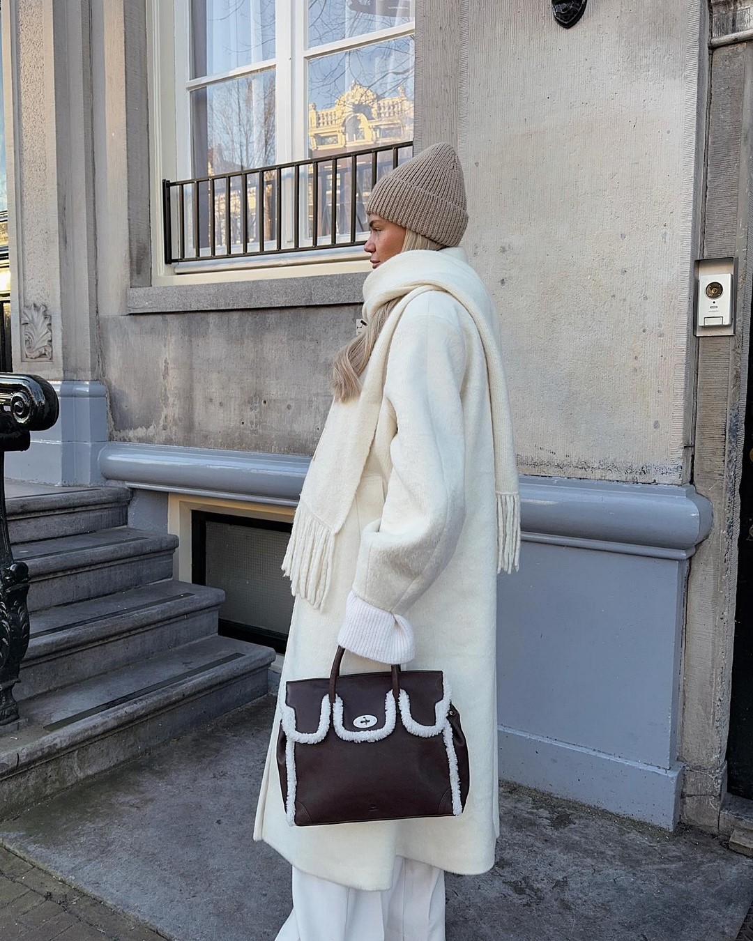 Как одеваться зимой 2026-2027: топ зимних образов на фото