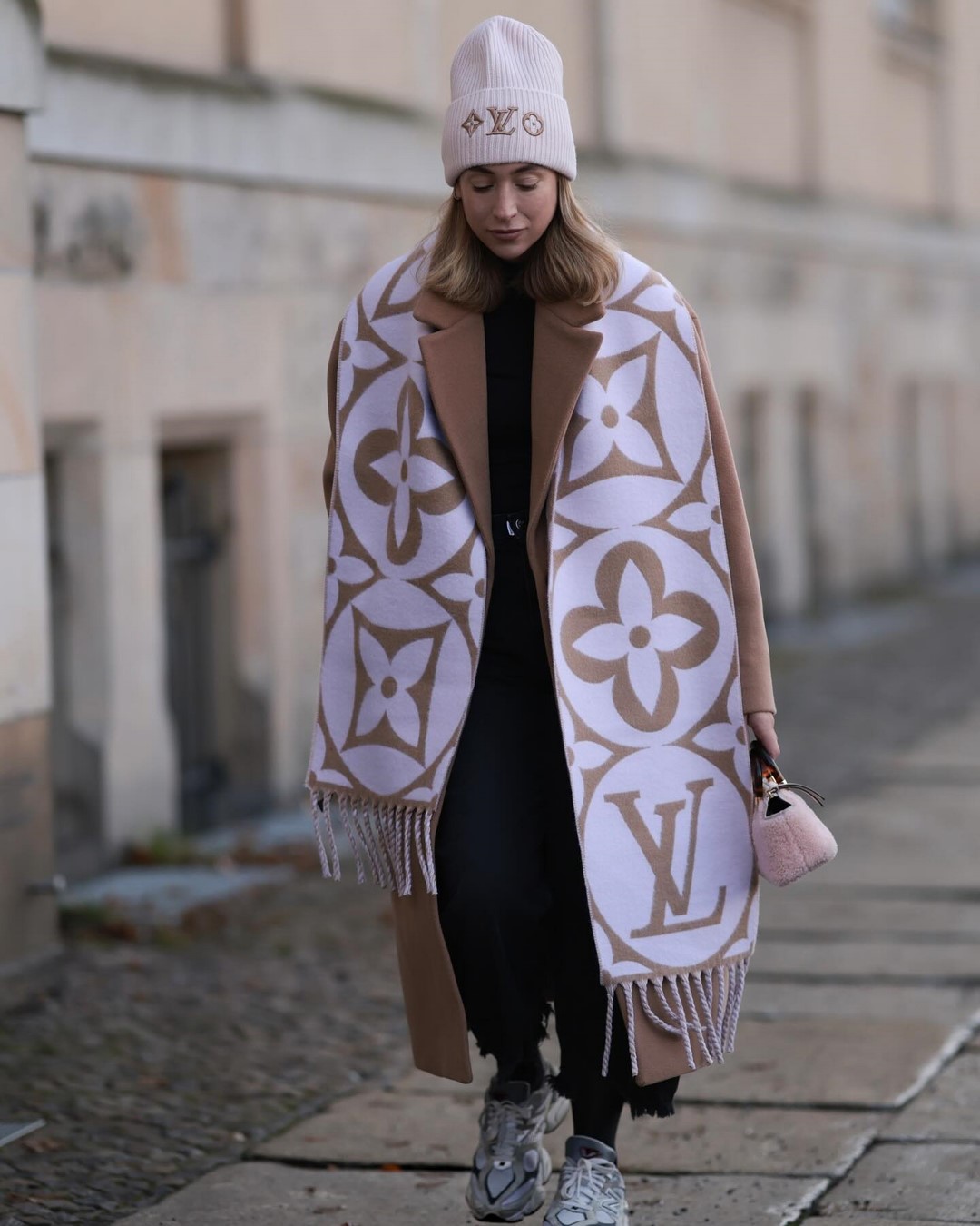 Как одеваться зимой 2026-2027: топ зимних образов на фото