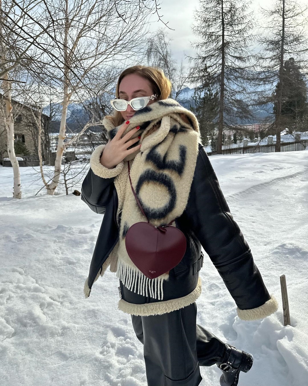 Как одеваться зимой 2026-2027: топ зимних образов на фото