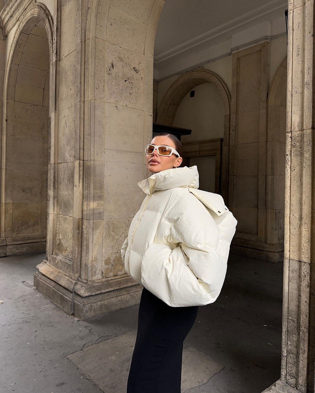 Как одеваться зимой 2026-2027: топ зимних образов на фото