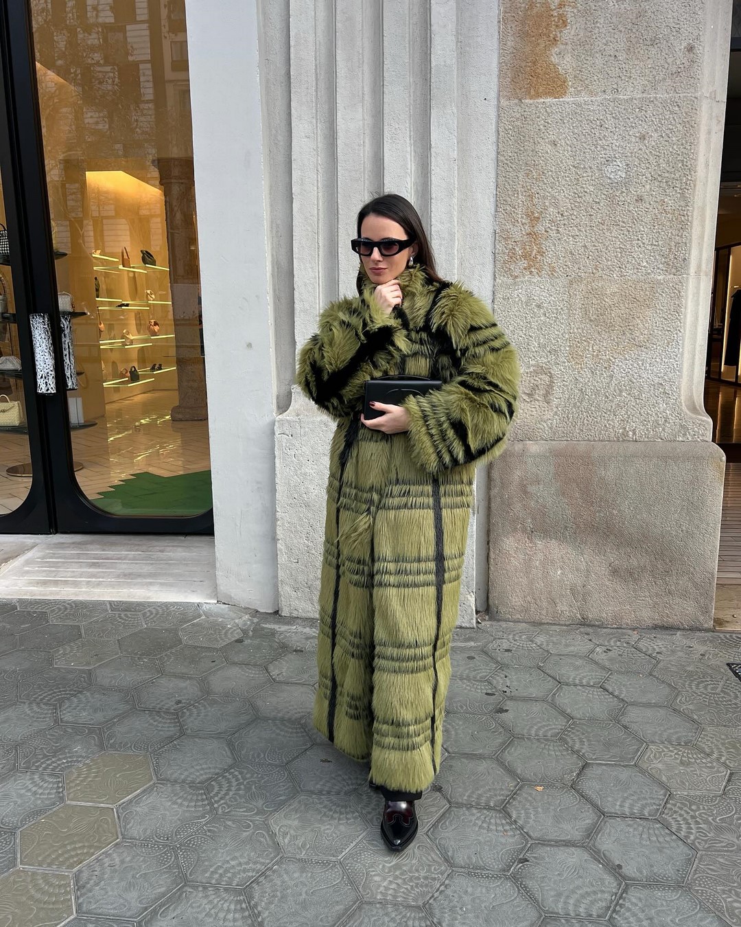 Как одеваться зимой 2026-2027: топ зимних образов на фото