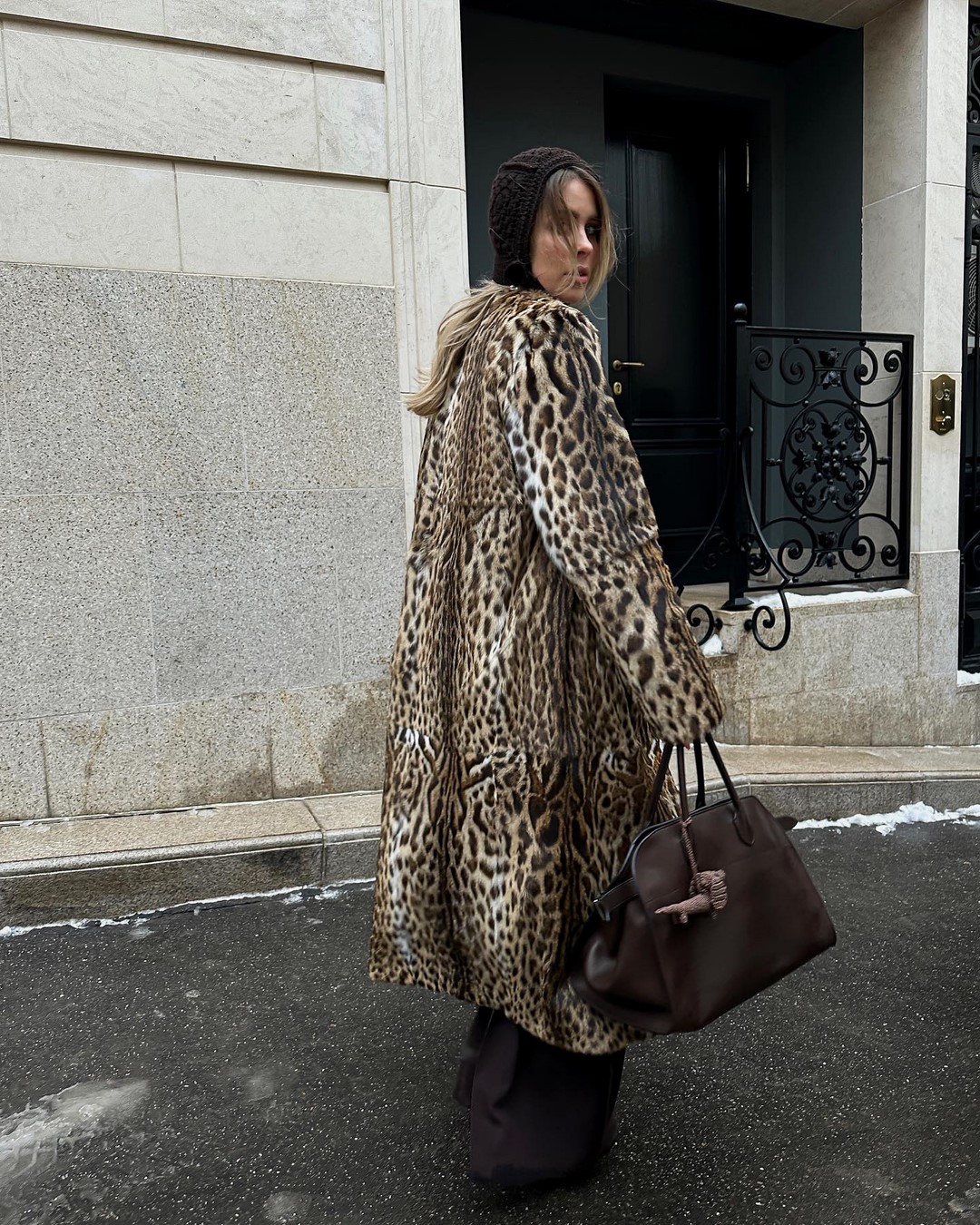 Как одеваться зимой 2026-2027: топ зимних образов на фото