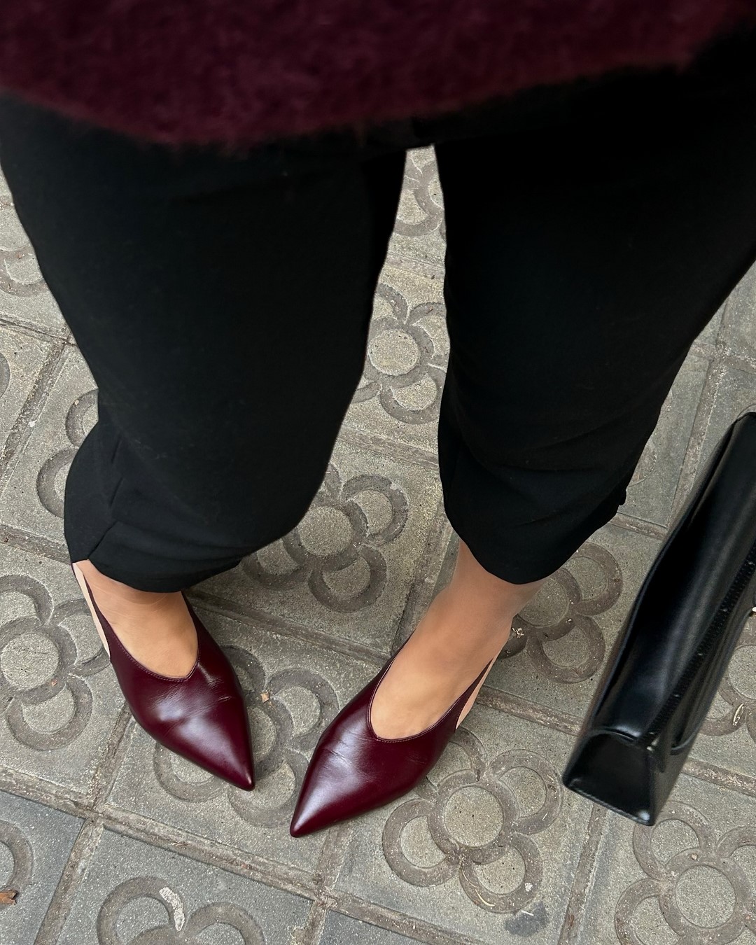 Топовый цвет бургунди 2026: оттенки бордового в модных луках с фото