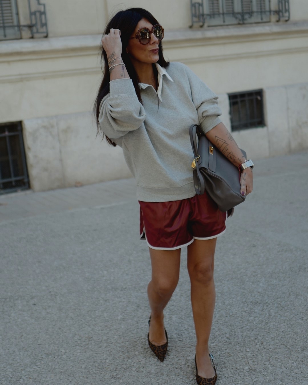 Топовый цвет бургунди 2026: оттенки бордового в модных луках с фото