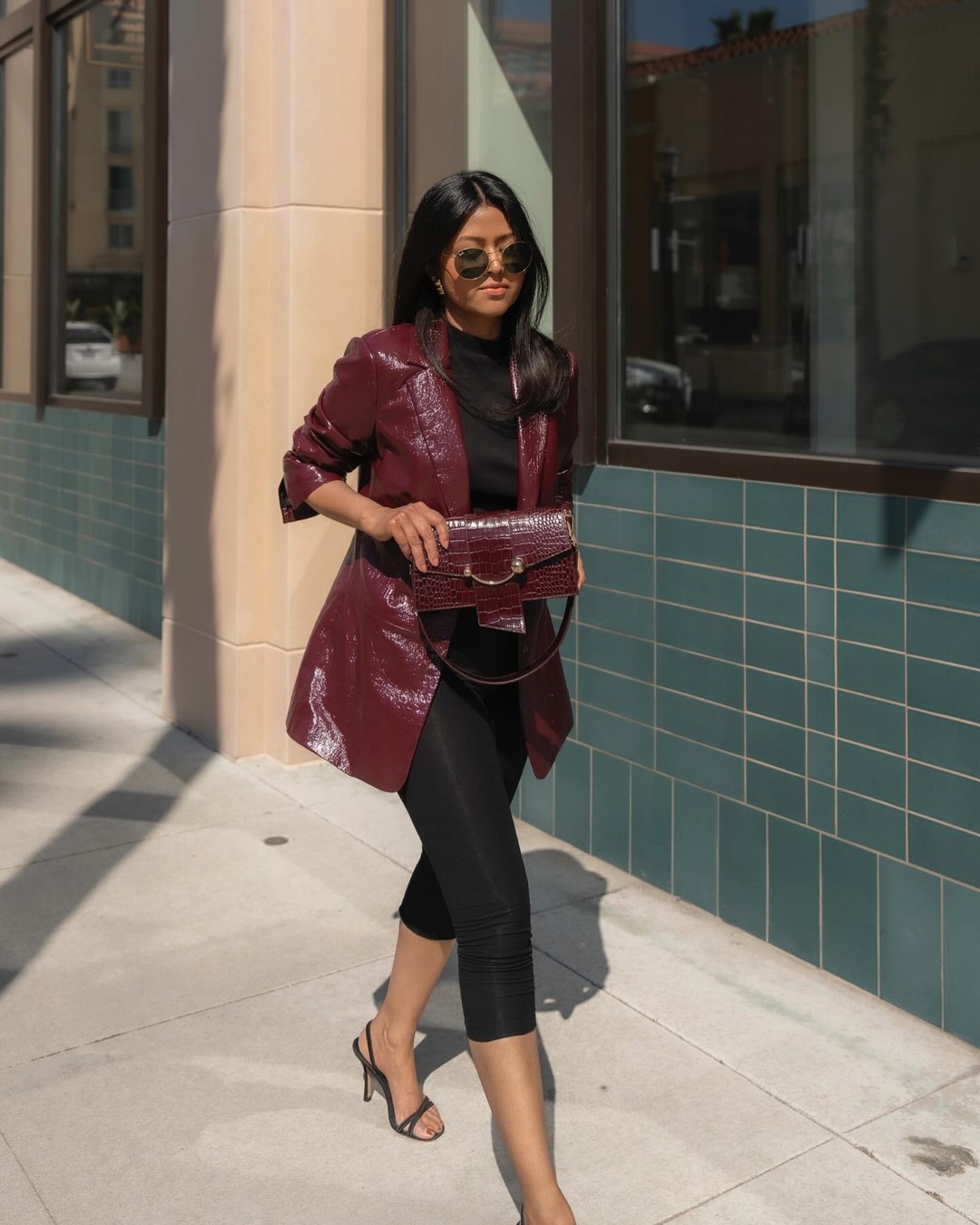 Топовый цвет бургунди 2026: оттенки бордового в модных луках с фото