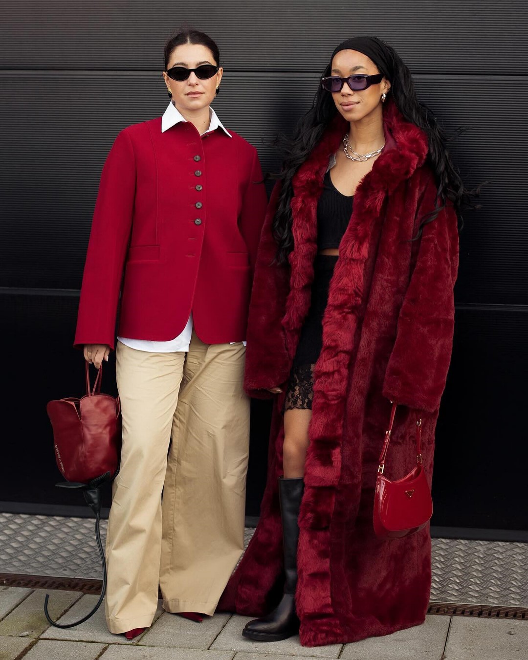 Топовый цвет бургунди 2026: оттенки бордового в модных луках с фото