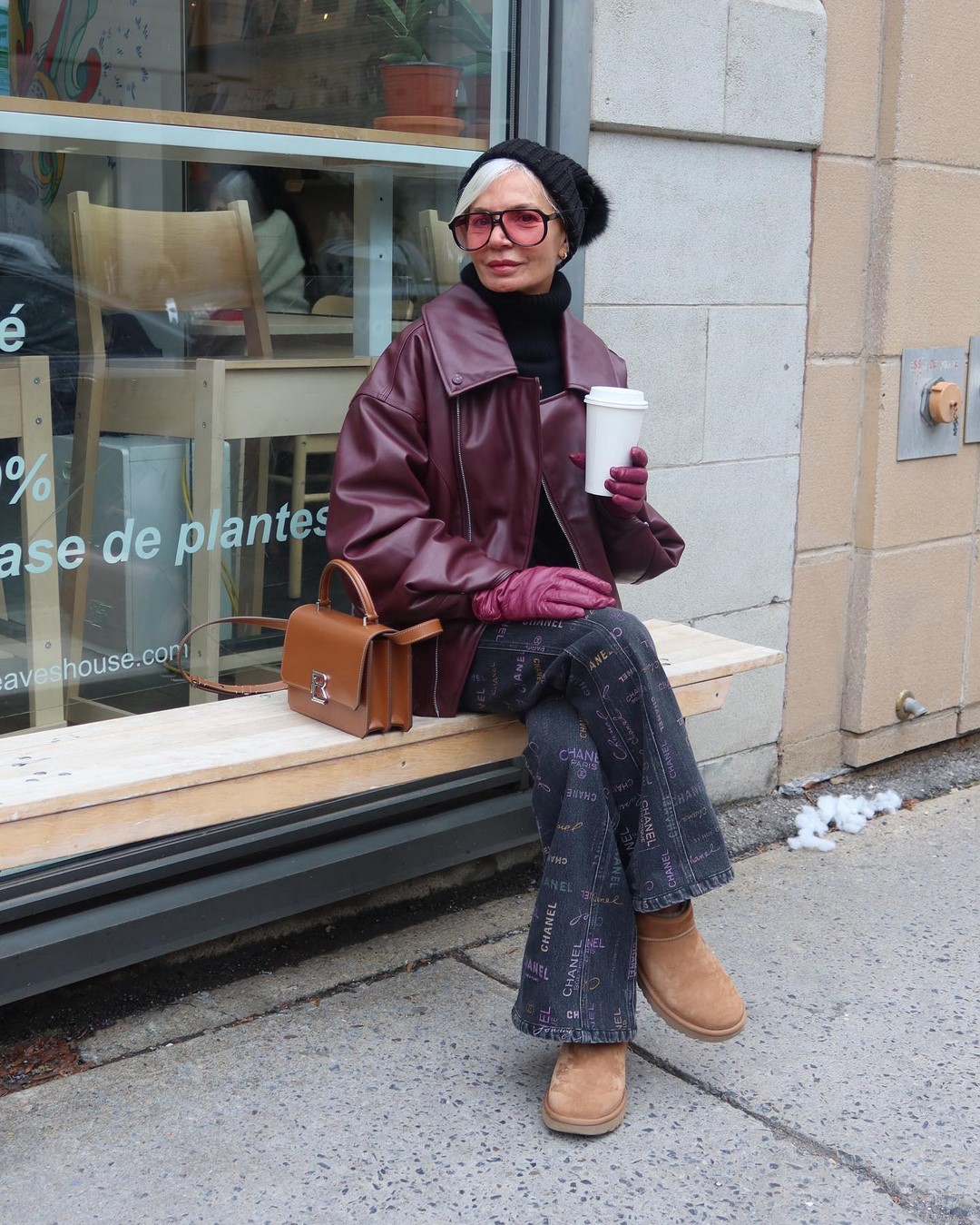 Топовый цвет бургунди 2026: оттенки бордового в модных луках с фото