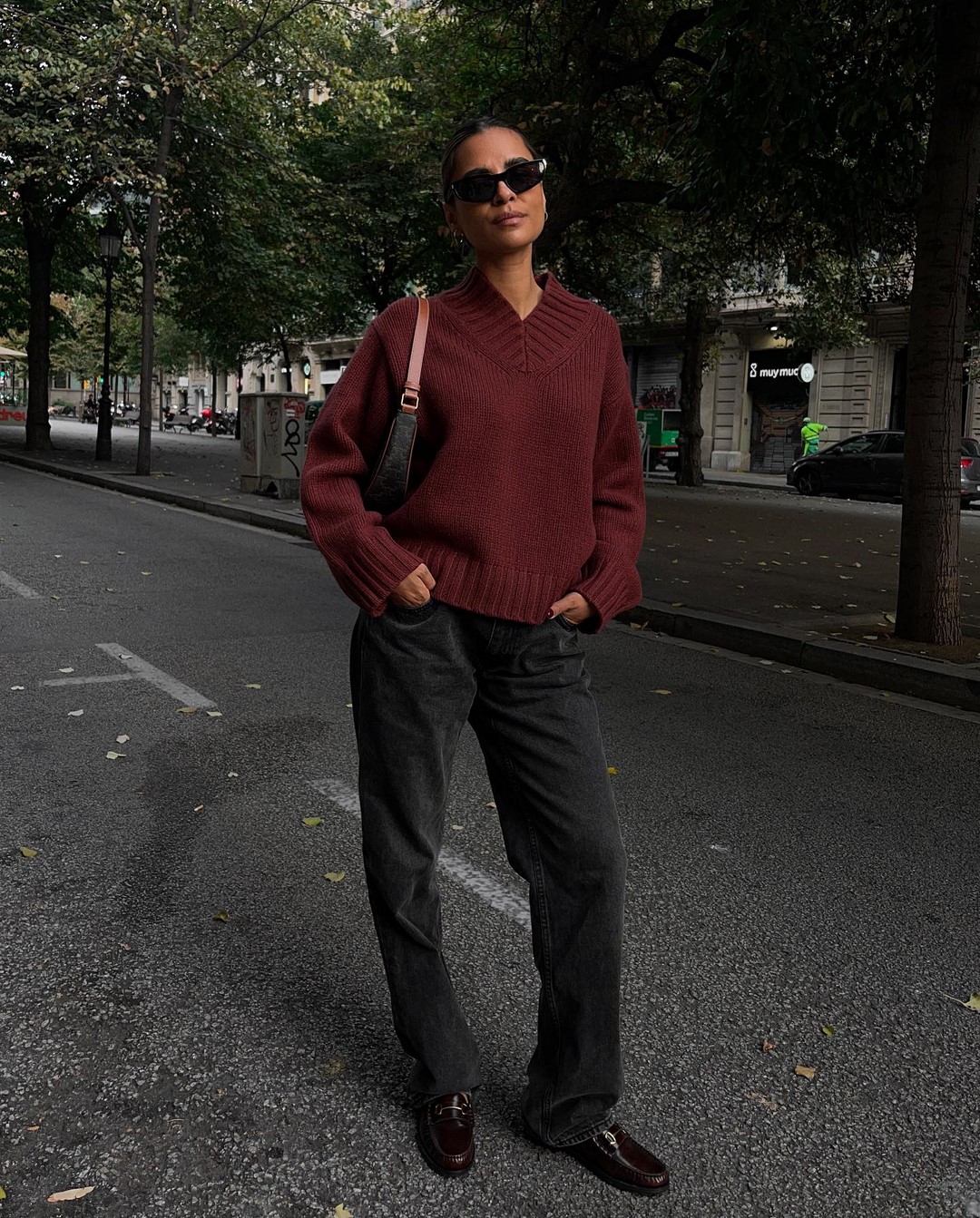 Топовый цвет бургунди 2026: оттенки бордового в модных луках с фото