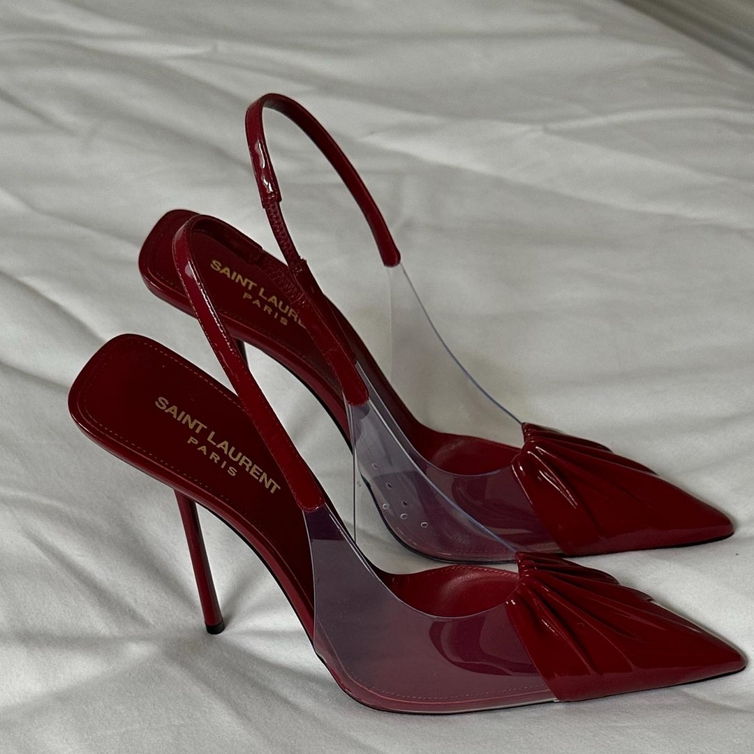 Топовый цвет бургунди 2026: оттенки бордового в модных луках с фото