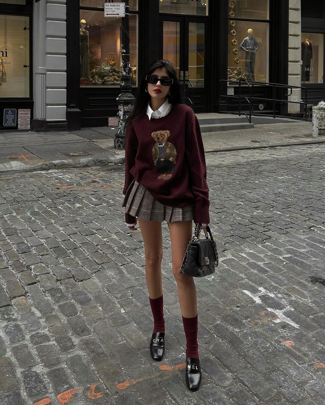 Топовый цвет бургунди 2026: оттенки бордового в модных луках с фото