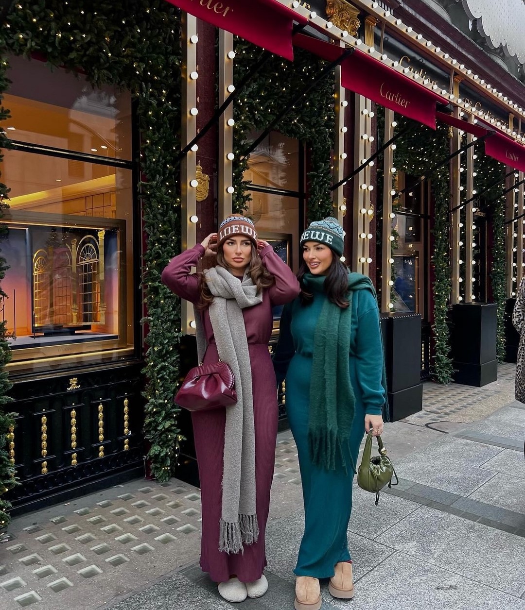 Топовый цвет бургунди 2026: оттенки бордового в модных луках с фото