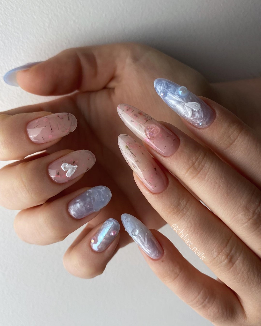 Зимний маникюр на январь 2026 – тренды на фото