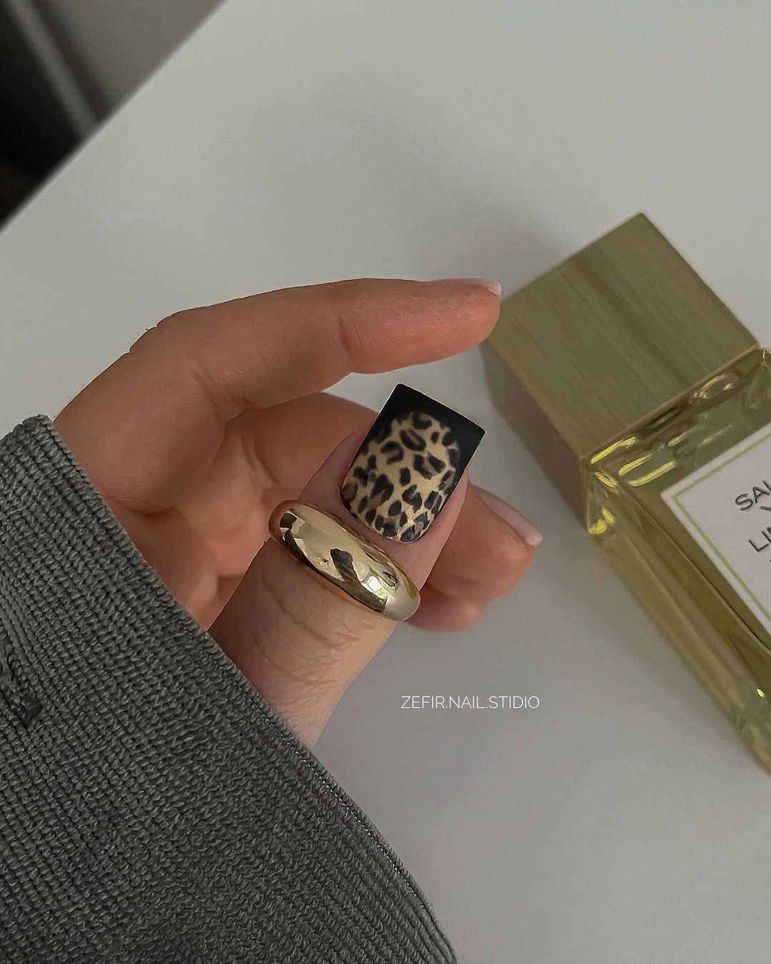 Зимний маникюр на январь 2026 – тренды на фото