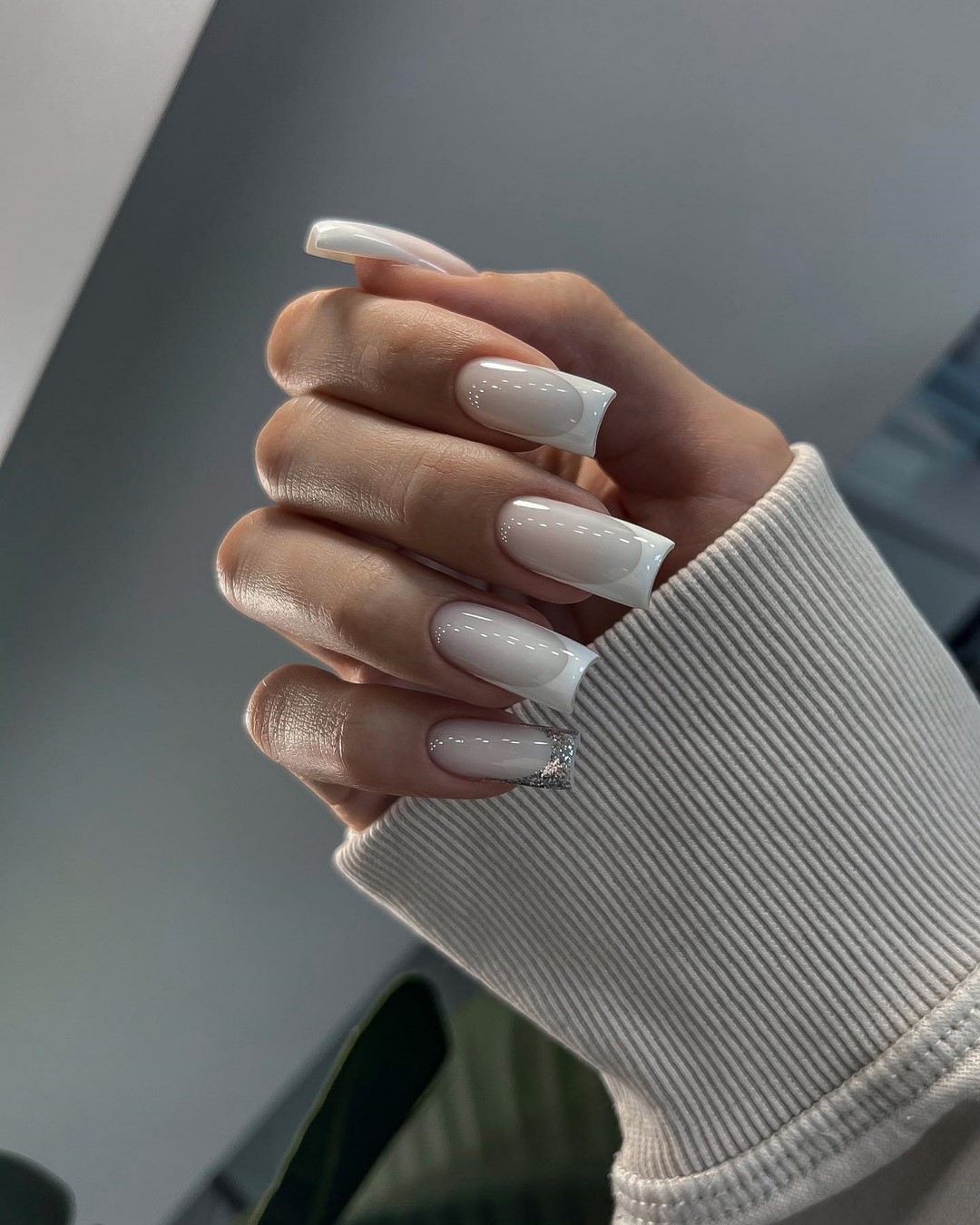 Зимний маникюр на январь 2026 – тренды на фото