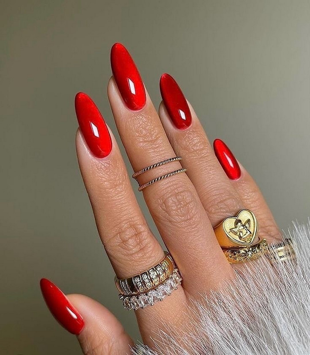 Зимний маникюр на январь 2026 – тренды на фото