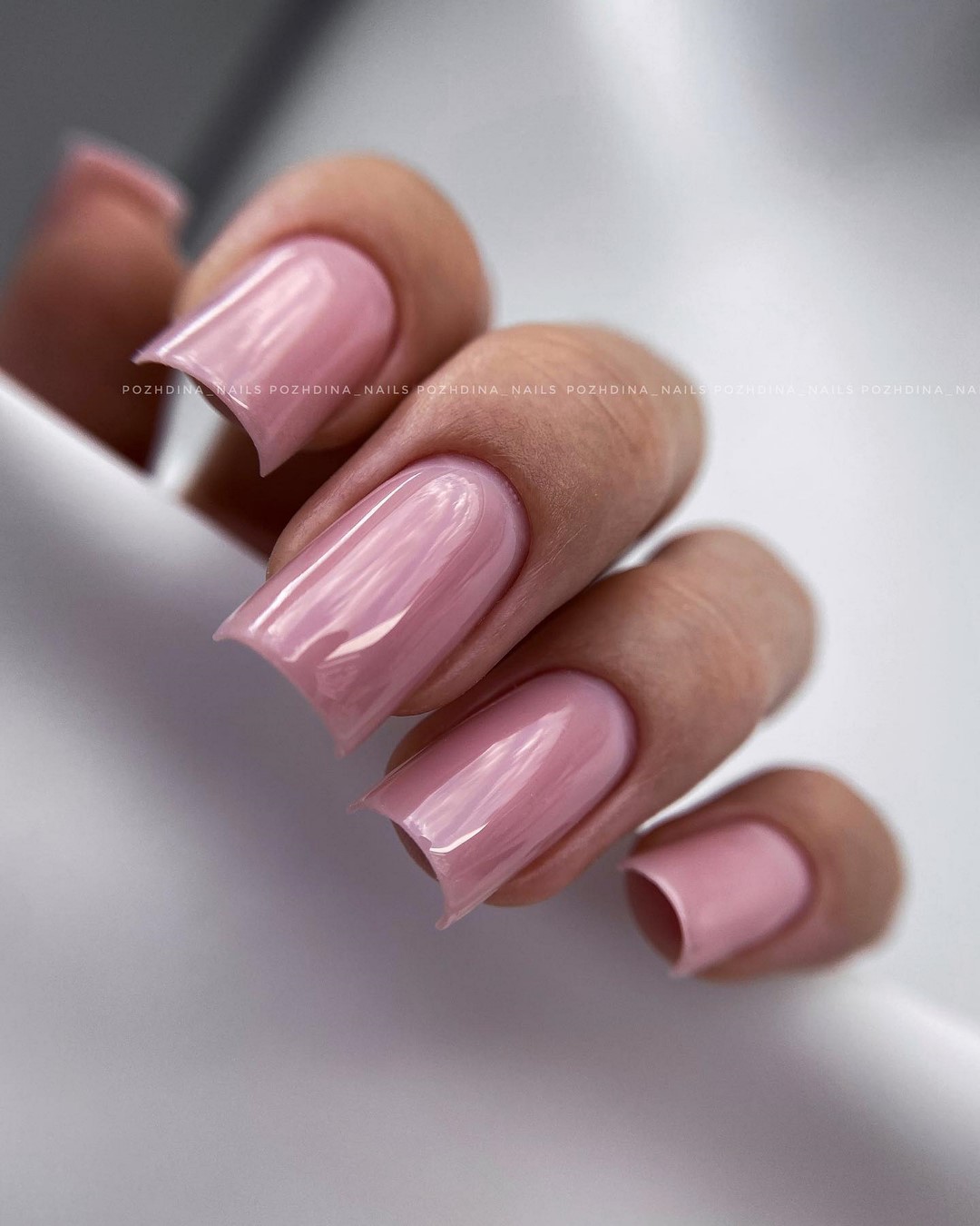 Зимний маникюр на январь 2026 – тренды на фото