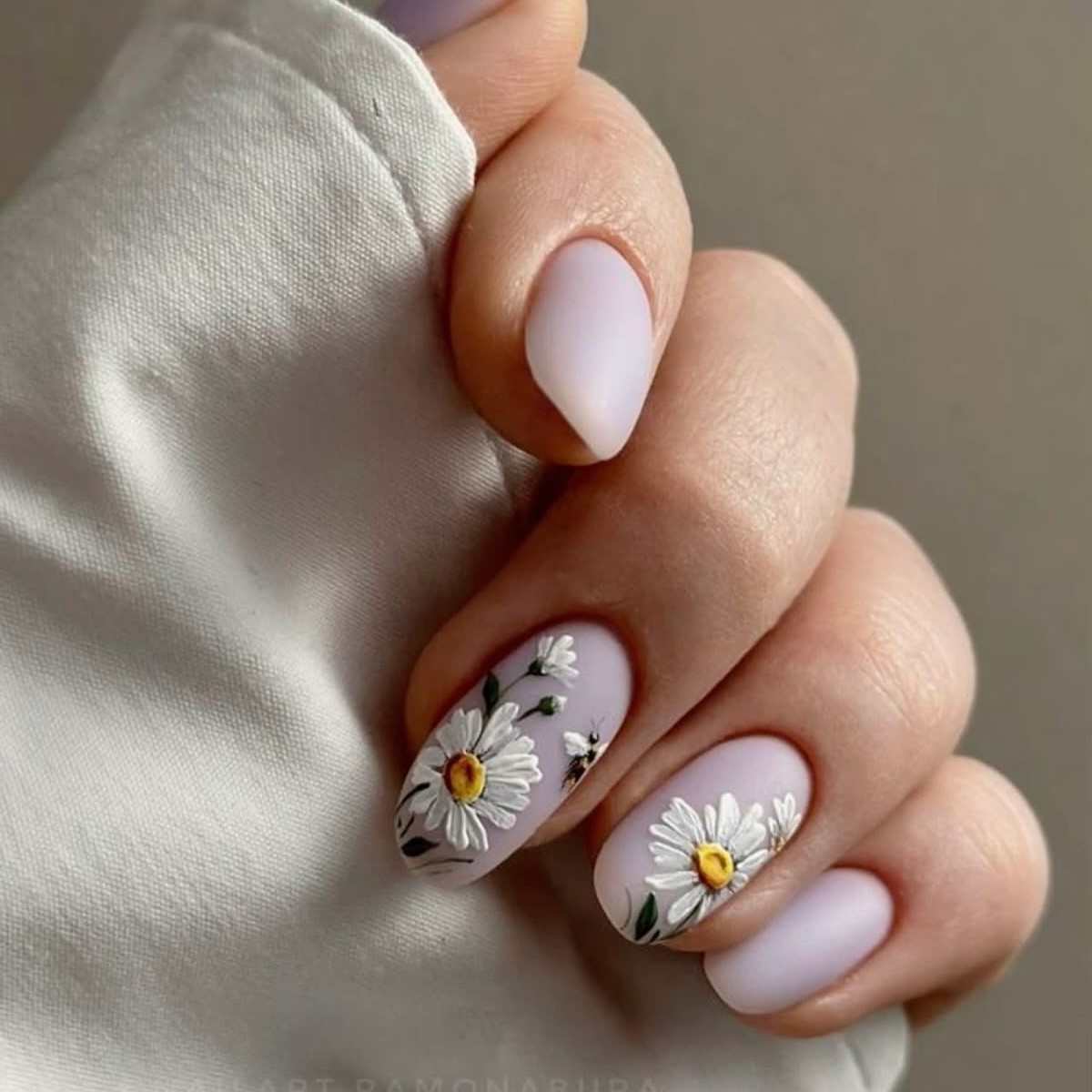 Весенний маникюр 2026: тренды мая