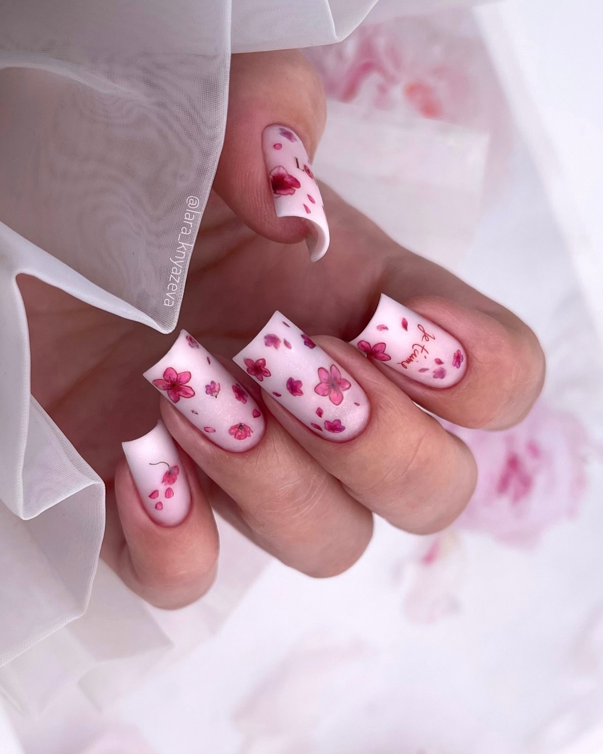 Весенний маникюр 2026: тренды мая