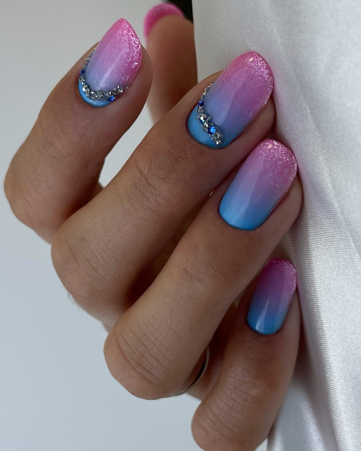 Тренды маникюра в июне 2026: модные дизайны лета