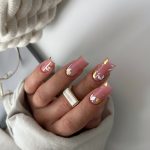 Тренды маникюра в июне 2026: модные дизайны лета