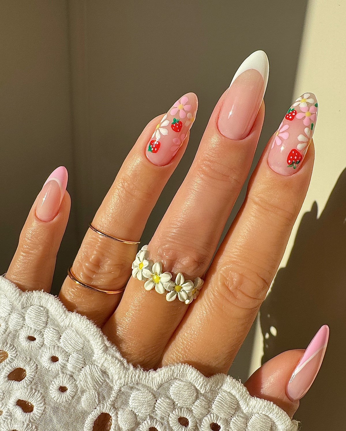 Тренды маникюра в июне 2026: модные дизайны лета