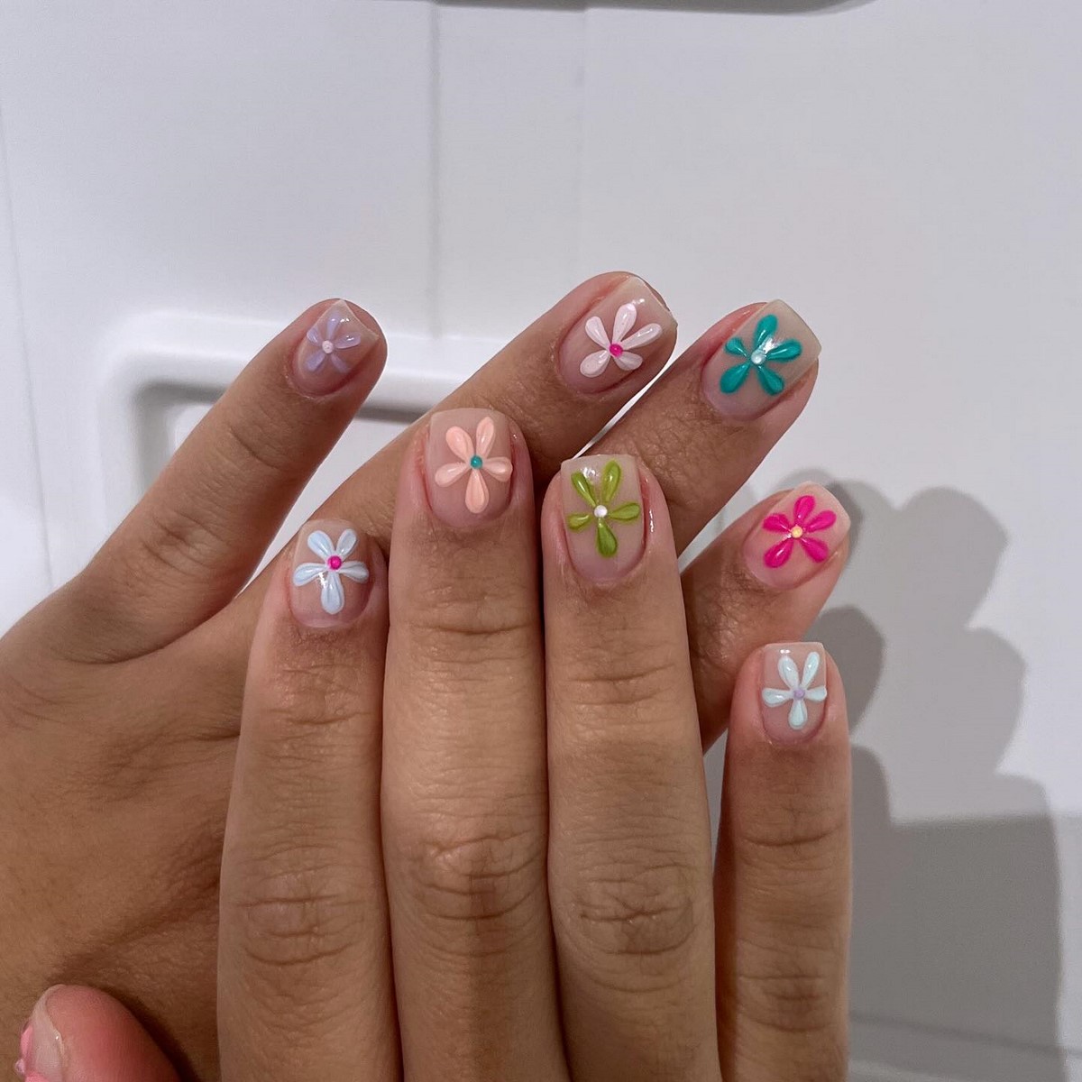 Новые тренды маникюра на лето 2026 – главные новинки сезона