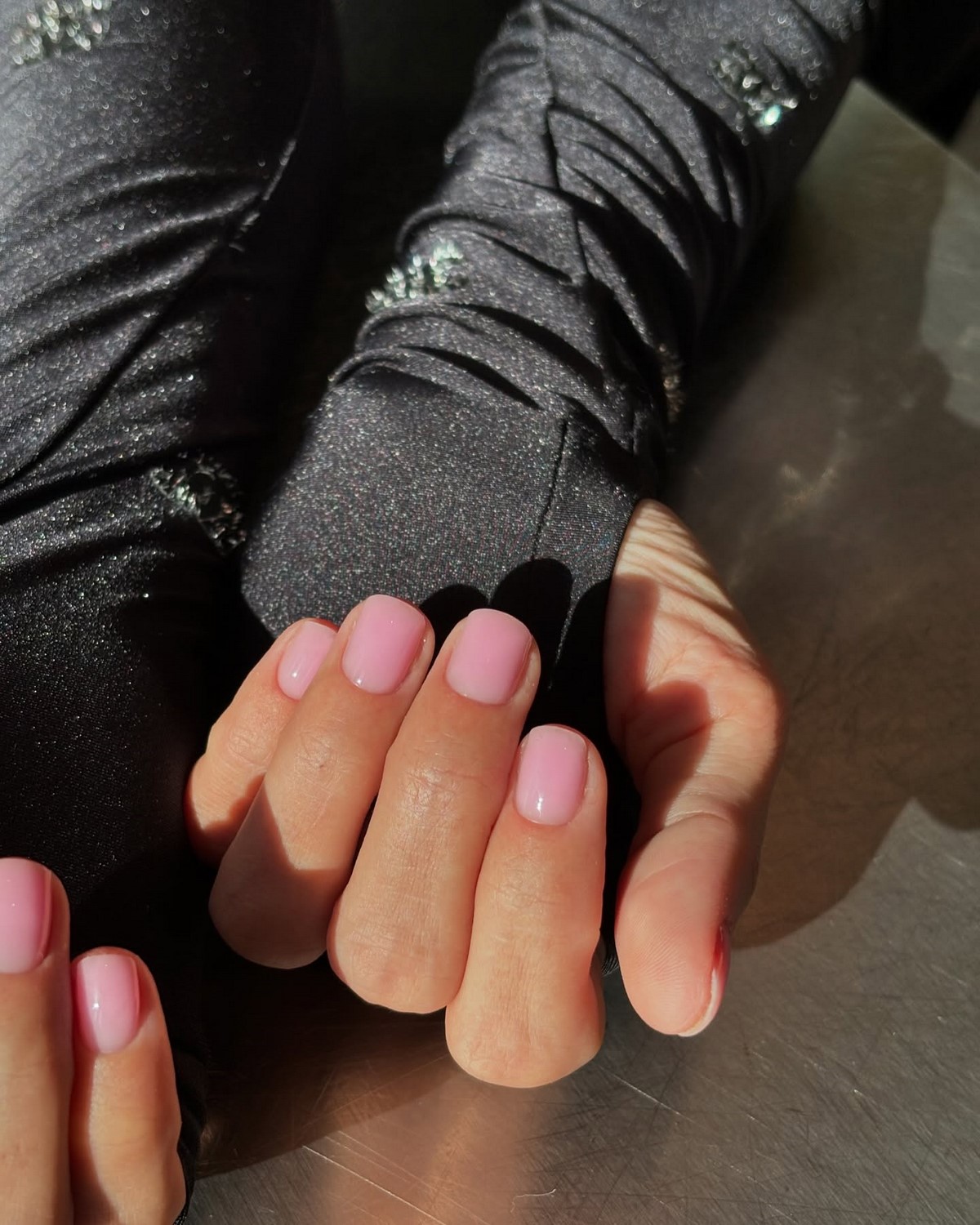 Тренды маникюра в июне 2026: модные дизайны лета