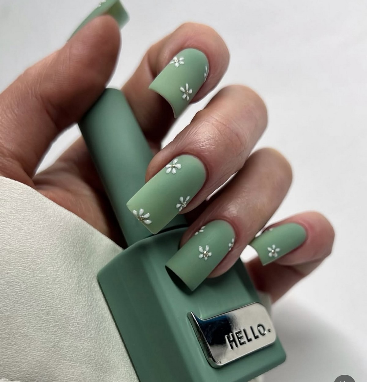 Новые тренды маникюра на лето 2026 – главные новинки сезона