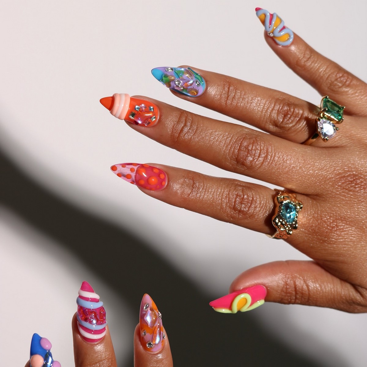 Тренды маникюра в июне 2026: модные дизайны лета