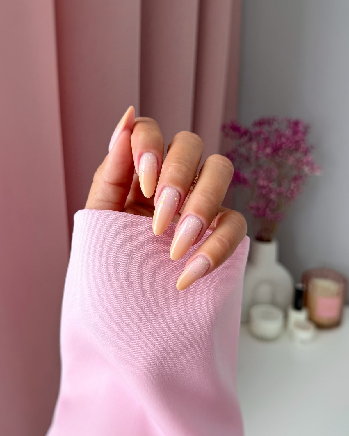 Тренды маникюра в июне 2026: модные дизайны лета