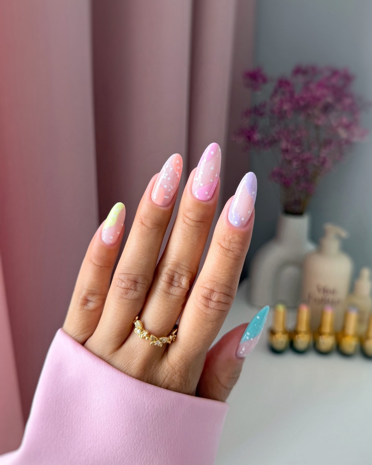 Тренды маникюра в июне 2026: модные дизайны лета