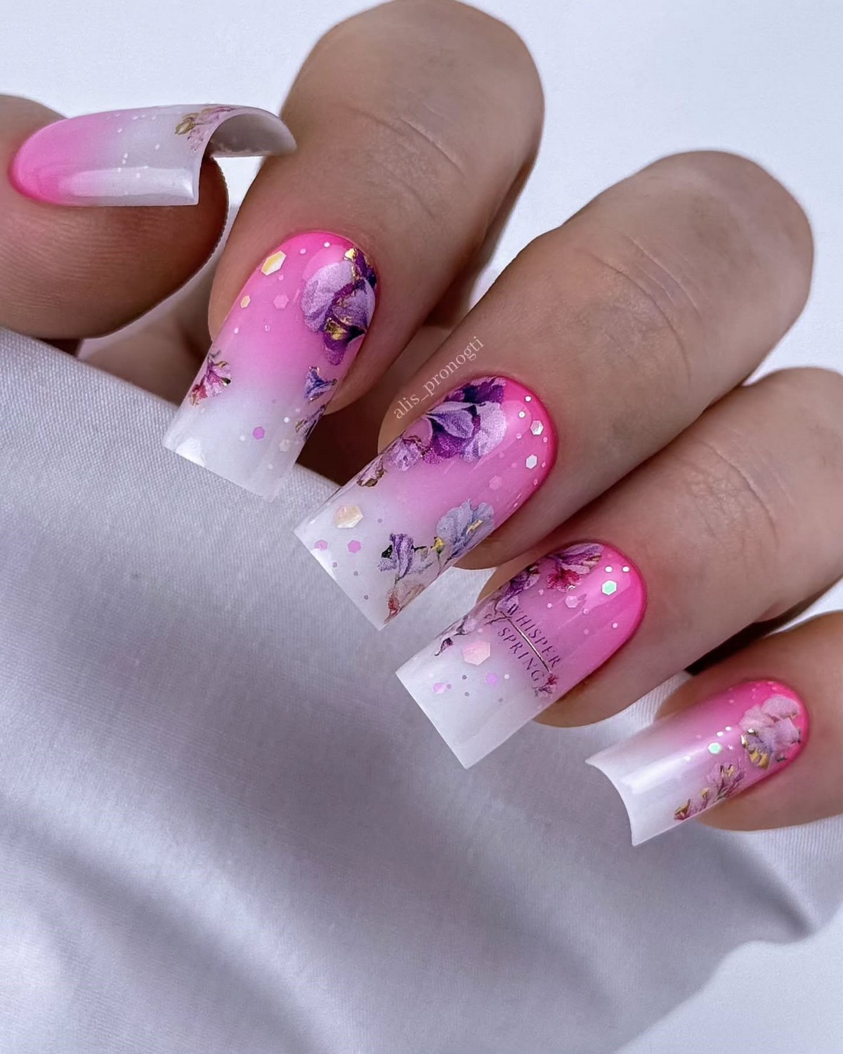 Тренды маникюра в июне 2026: модные дизайны лета