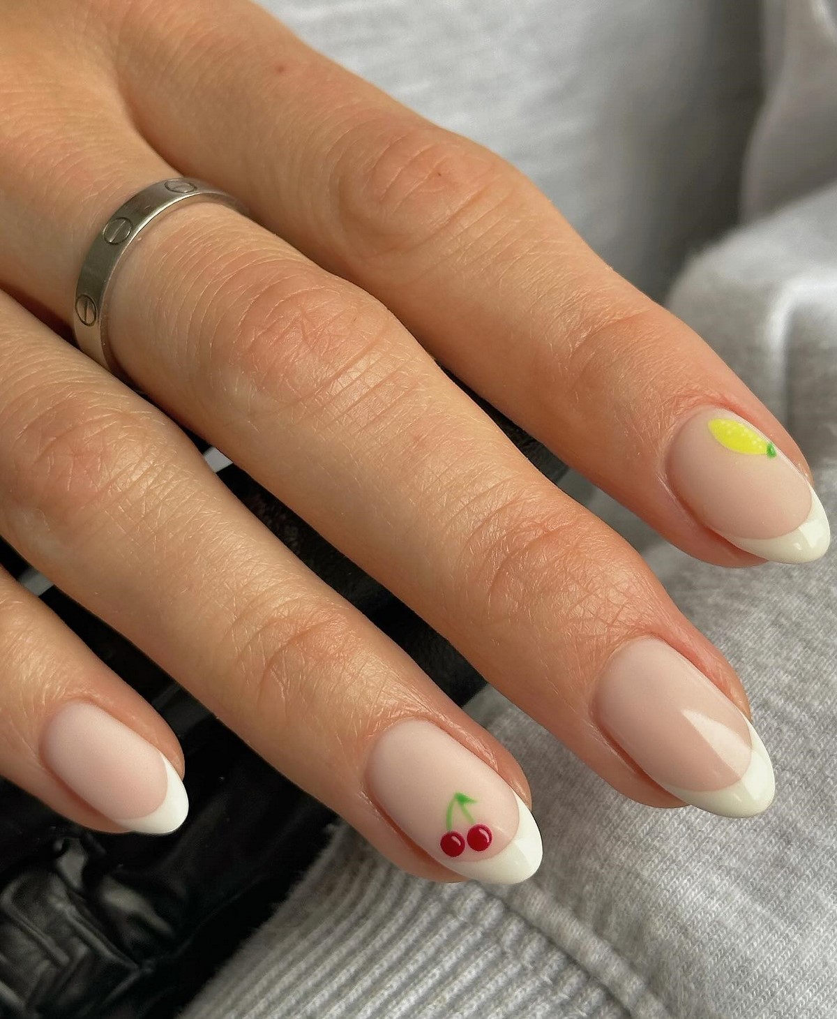 Тренды маникюра в июне 2026: модные дизайны лета