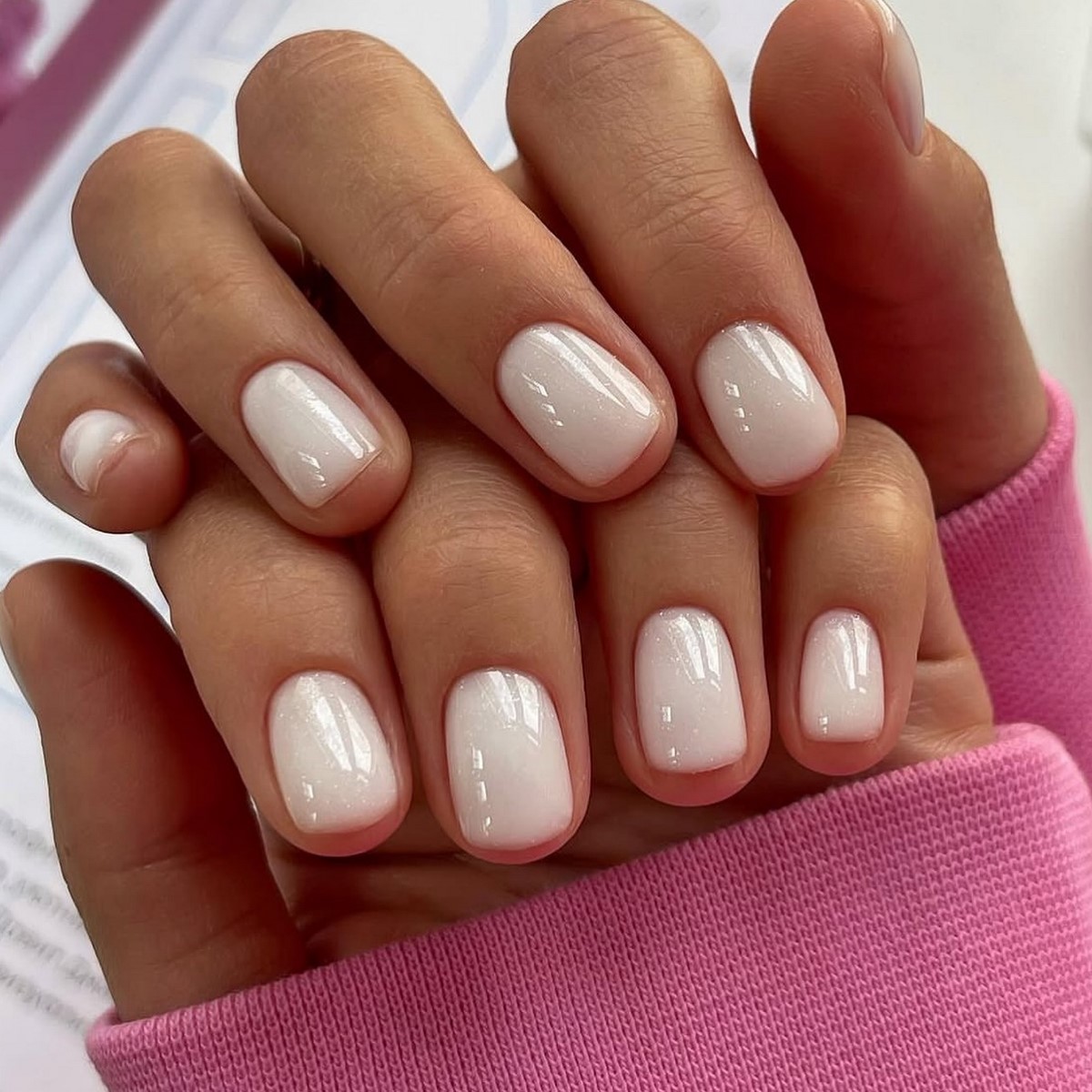 Тренды маникюра в июне 2026: модные дизайны лета