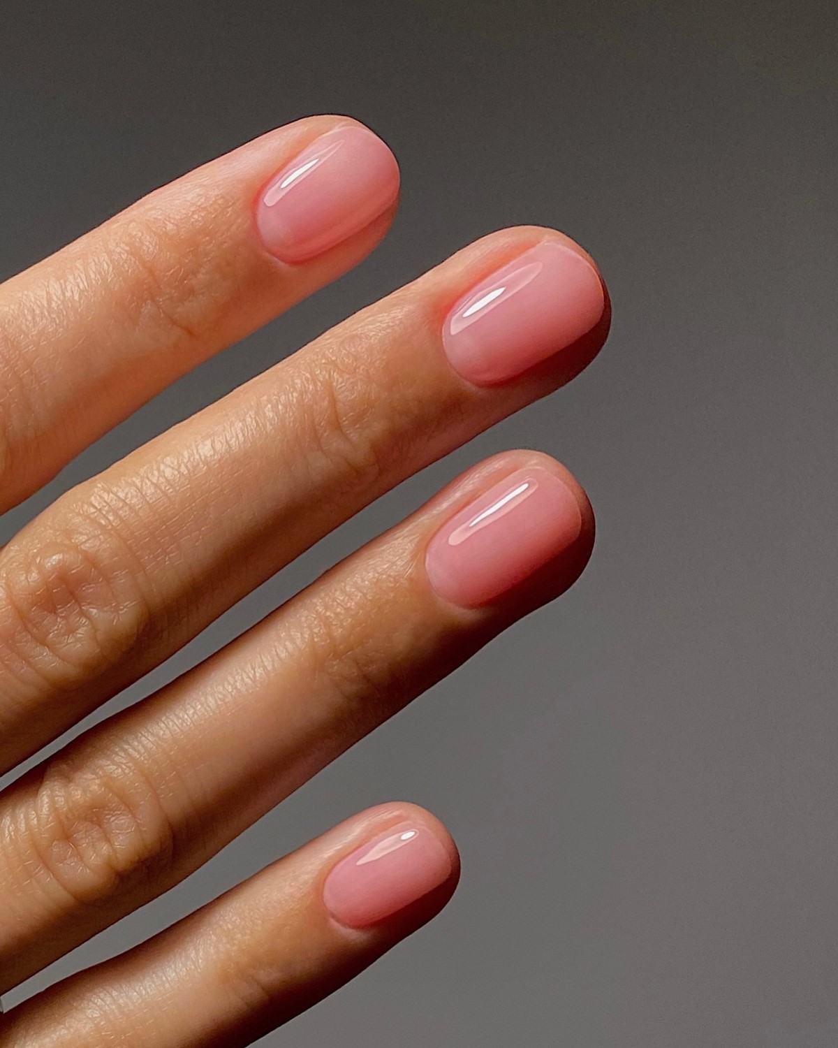 Тренды маникюра в июне 2026: модные дизайны лета