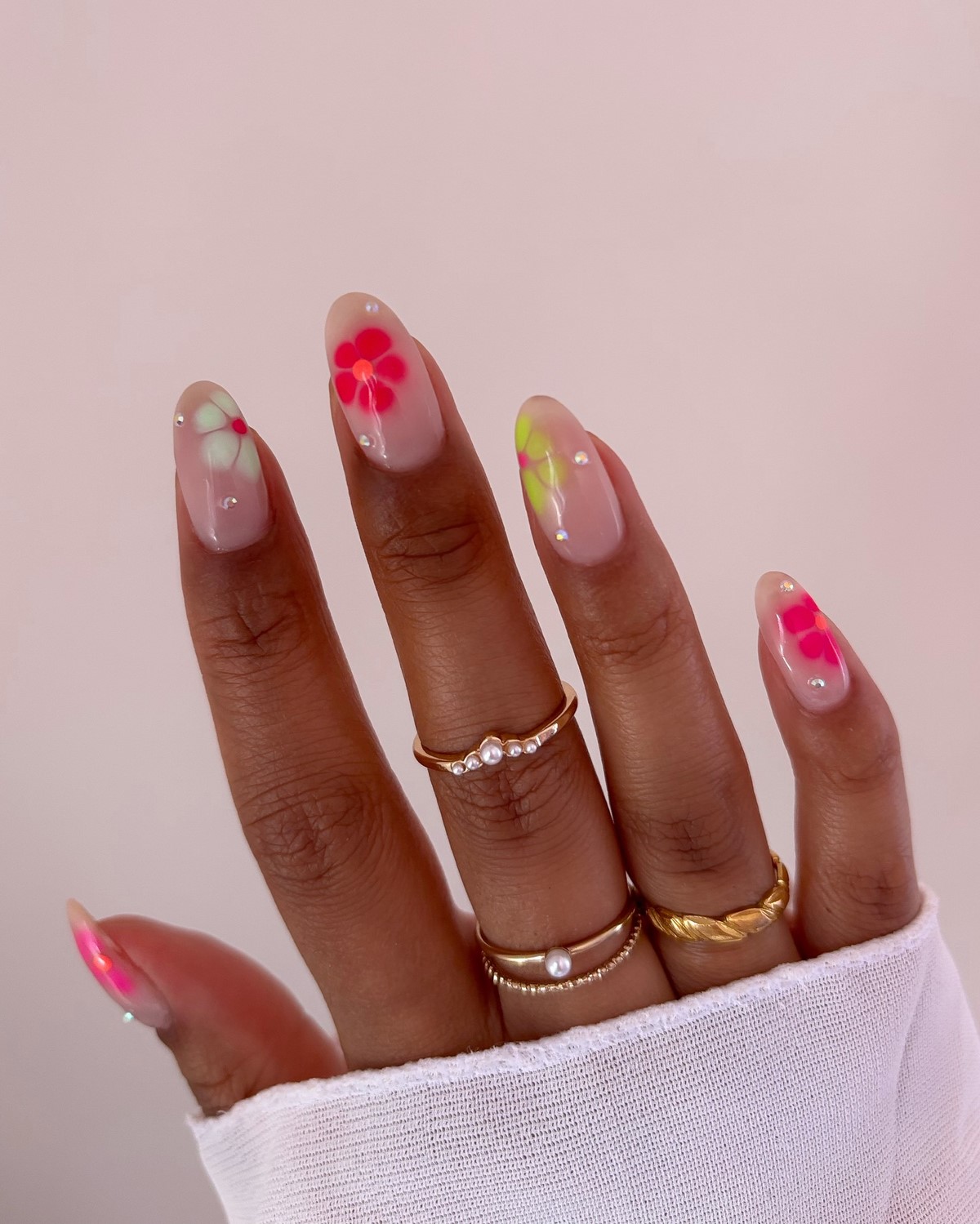 Тренды маникюра в июне 2026: модные дизайны лета