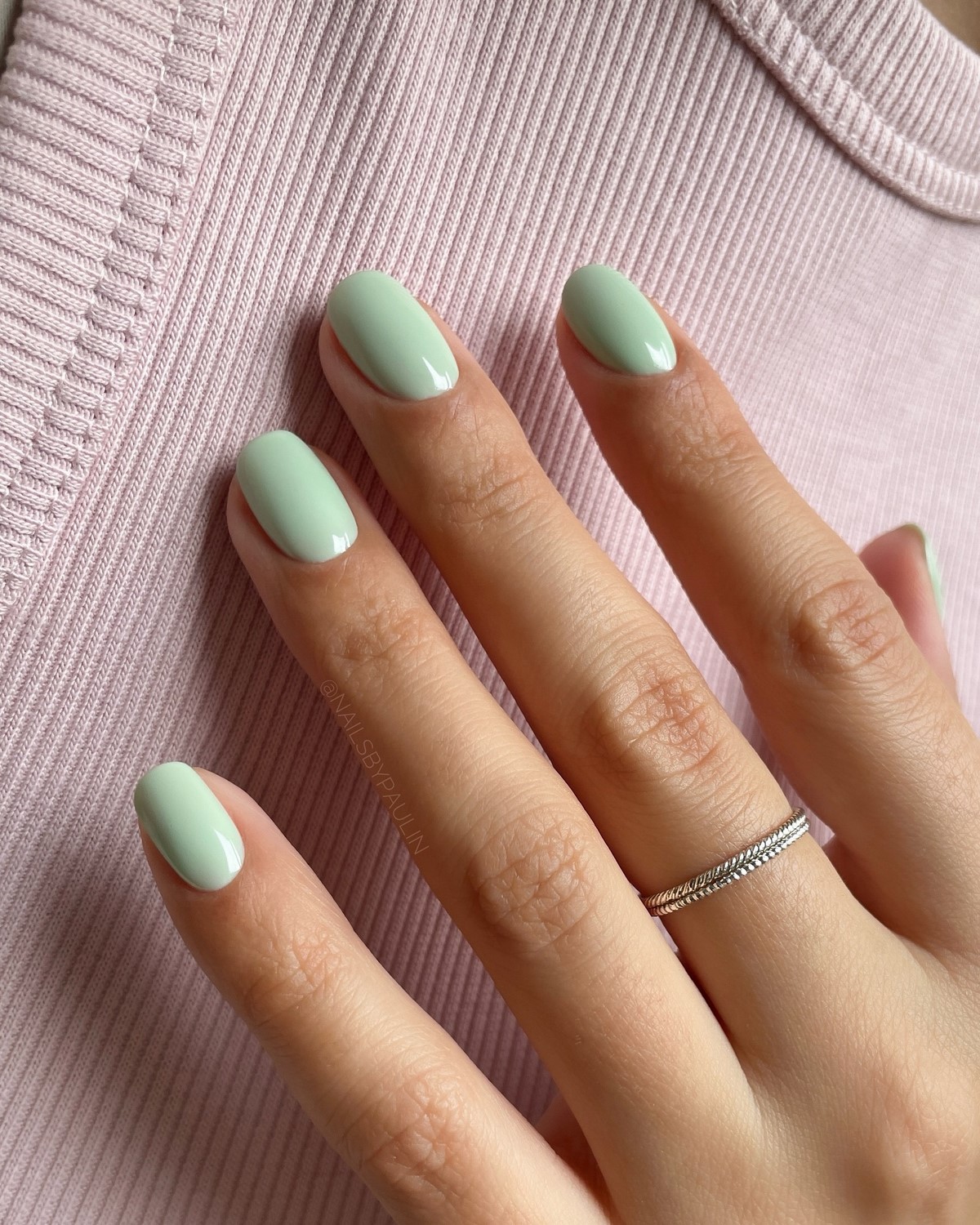 Тренды маникюра в июне 2026: модные дизайны лета