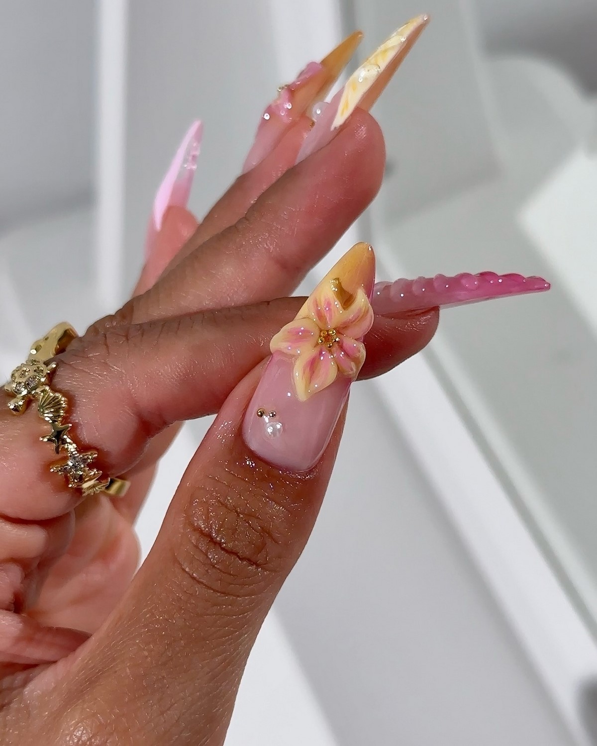 Тренды маникюра в июне 2026: модные дизайны лета