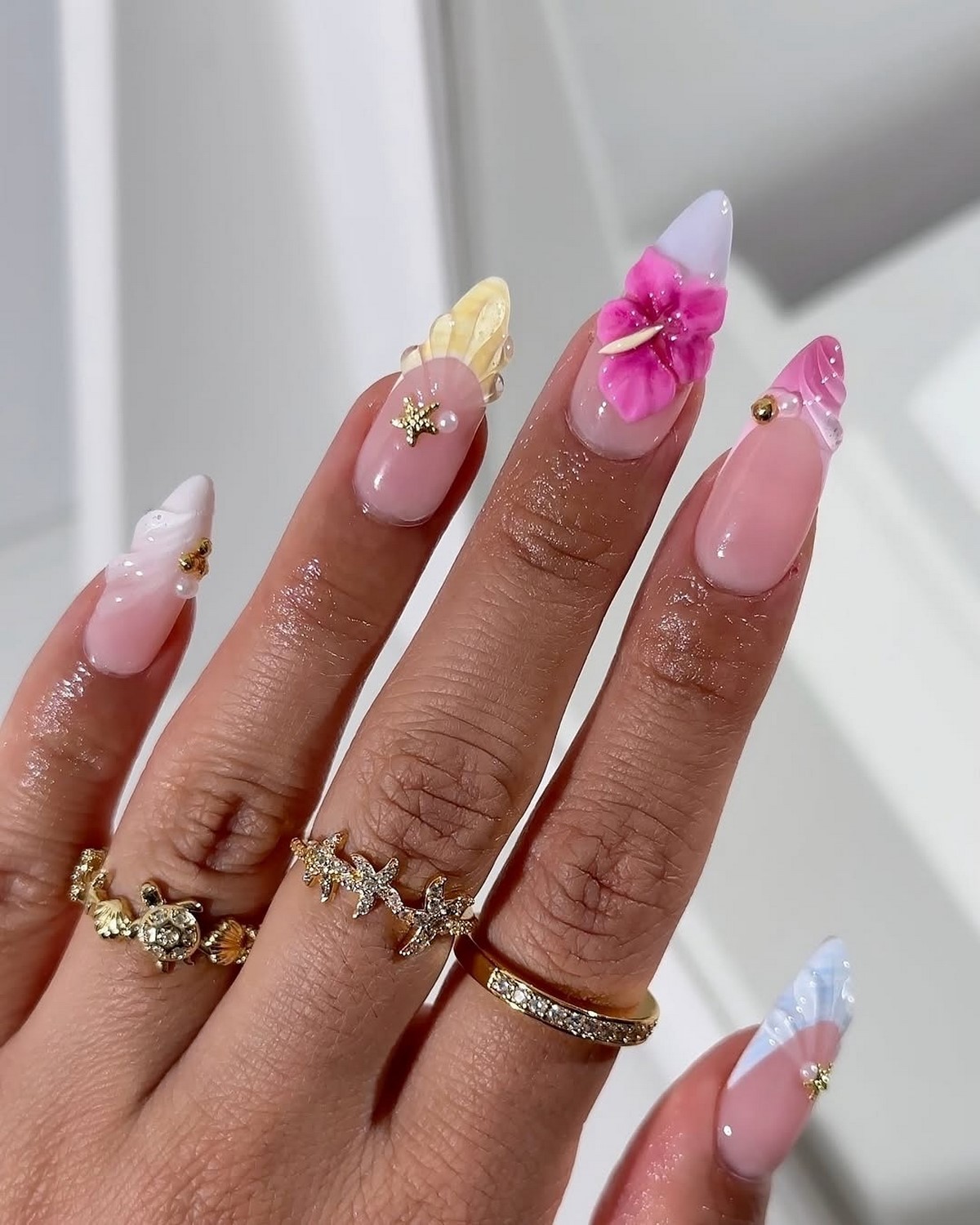 Тренды маникюра в июне 2026: модные дизайны лета