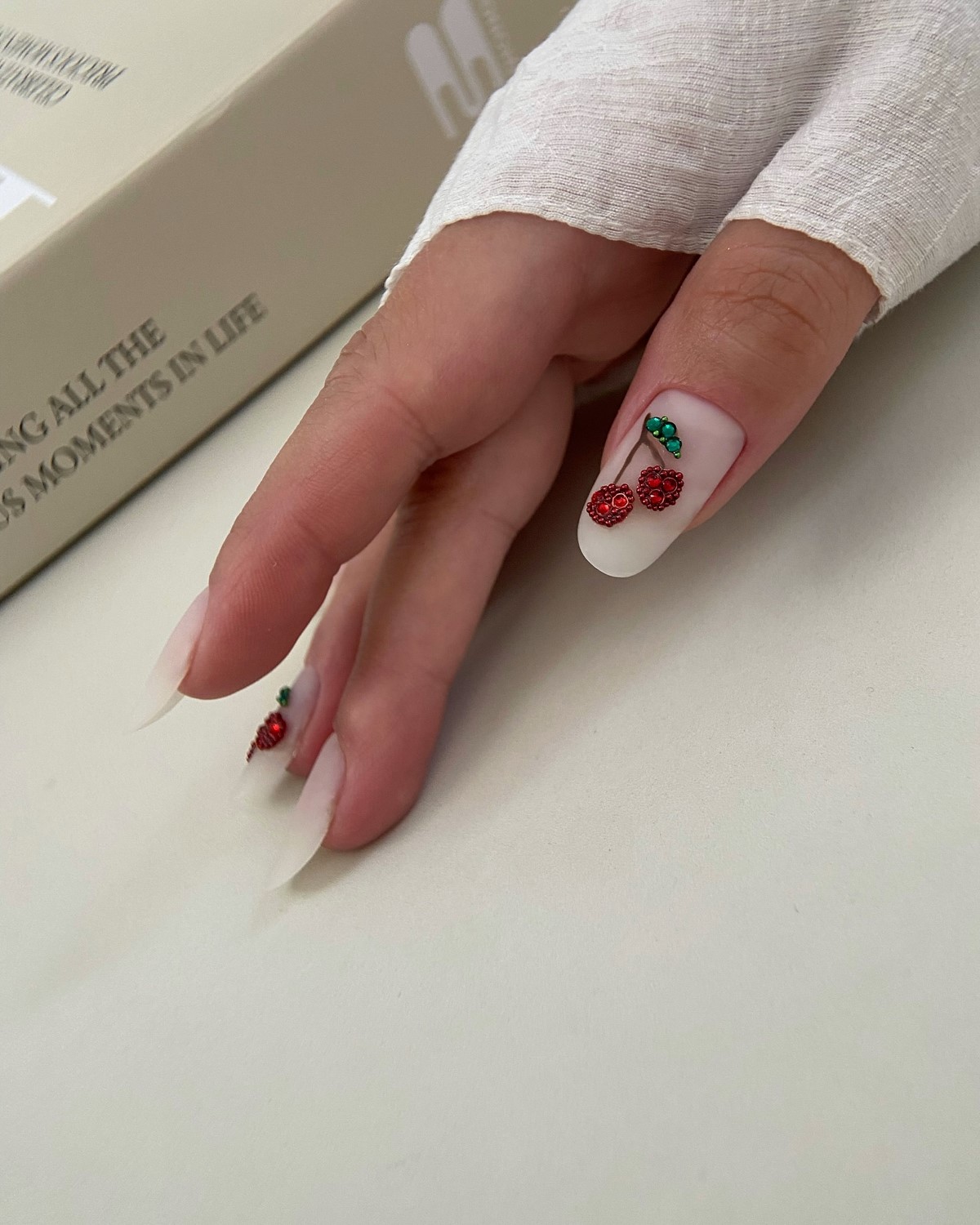 Тренды маникюра в июне 2026: модные дизайны лета