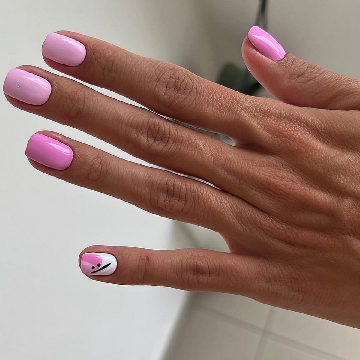 Тренды маникюра в июне 2026: модные дизайны лета