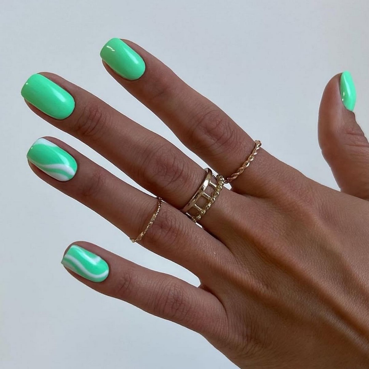 Тренды маникюра в июне 2026: модные дизайны лета