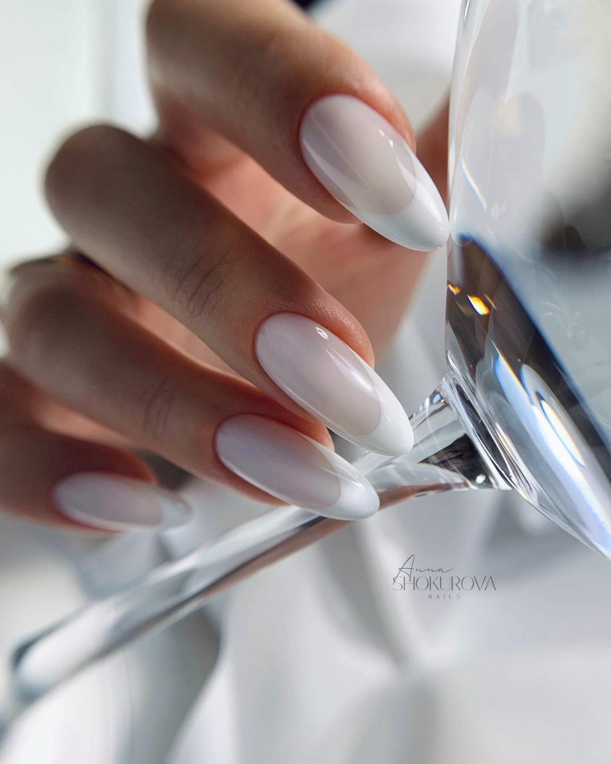 Тренды маникюра в июне 2026: модные дизайны лета