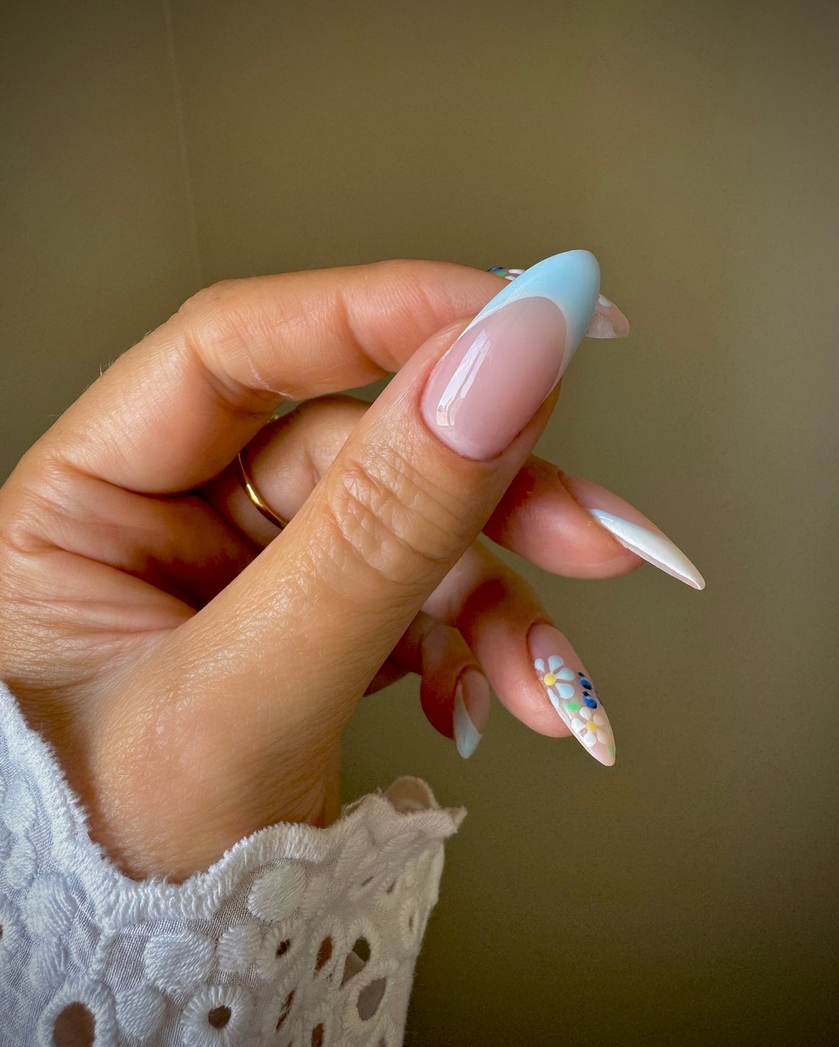 Тренды маникюра в июне 2026: модные дизайны лета