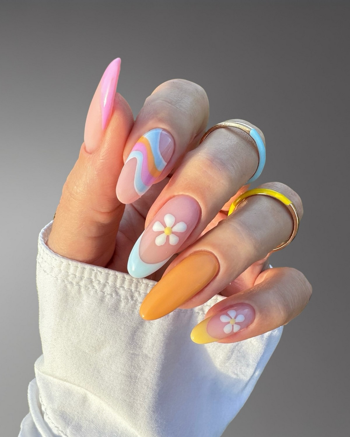 Тренды маникюра в июне 2026: модные дизайны лета